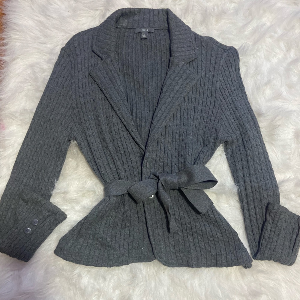 soft gray sweater it’s a large, but definitely a small